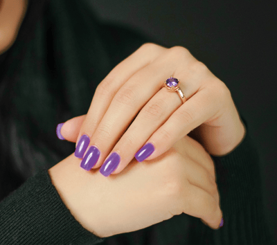 Ongles violets