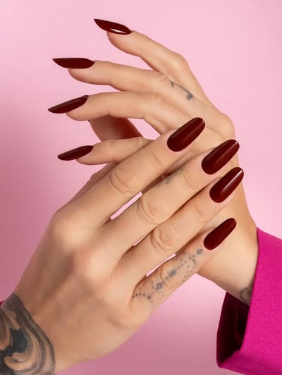 colore unghie autunno 2024 cherry mocha