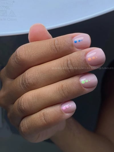 dot nails colorate