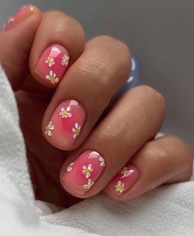 nail art margherite blush nails