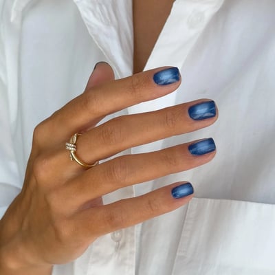 unghie corte estive blu