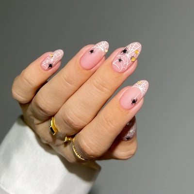 unghie di halloween ragnatele french