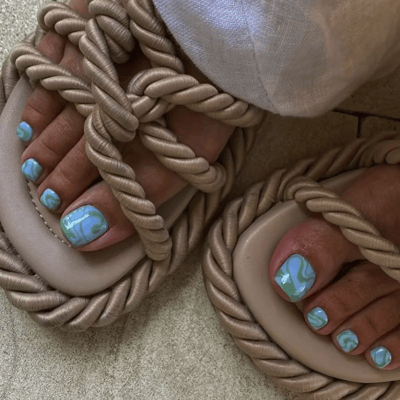 unghie piedi azzurro swirl nails