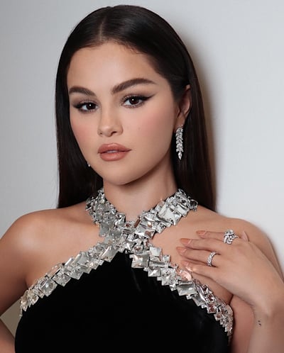 vanilla chai selena gomez manicure autunno