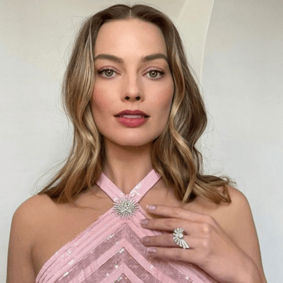 margot robbie golden globes nails