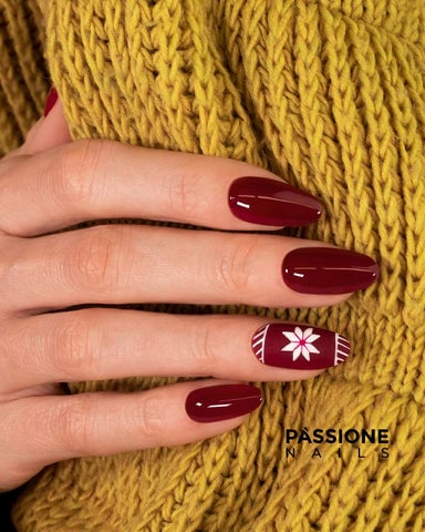 christmas manicure