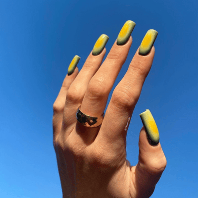 yellow aura nails