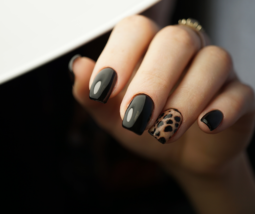 squared nails black animalier